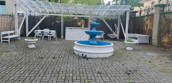 Особняк Летняя площадка с фонтаном