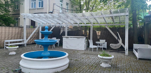 Особняк Летняя площадка с фонтаном