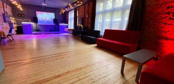 Status Loft (Статус Лофт). Яркий лофт