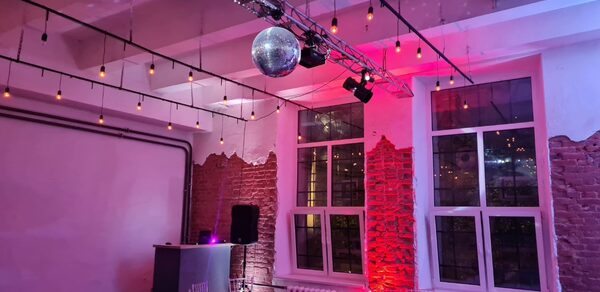 Status Loft (Статус Лофт). Лофт со светомузыкой