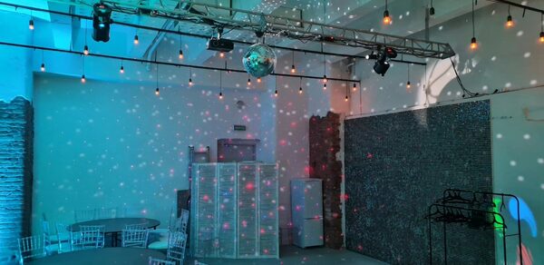 Status Loft (Статус Лофт). Лофт со светомузыкой