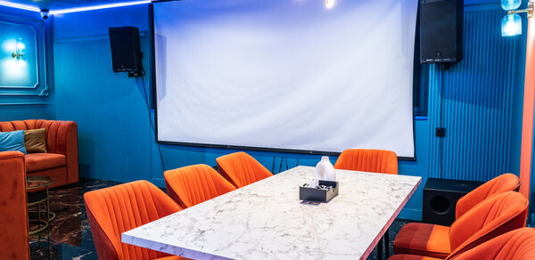 N-Joy Яркий лофт-зал