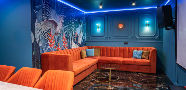 N-Joy Яркий лофт-зал