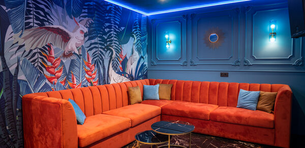 N-Joy Яркий лофт-зал