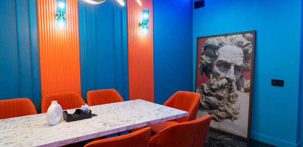 N-Joy Яркий лофт-зал