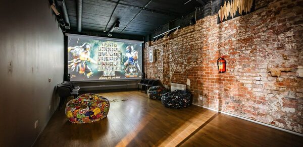 Loft YesNot (Лофт ЙесНот). Пространство с кирпичной стеной 
