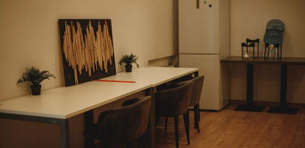 Loft YesNot (Лофт ЙесНот). Пространство с кирпичной стеной 