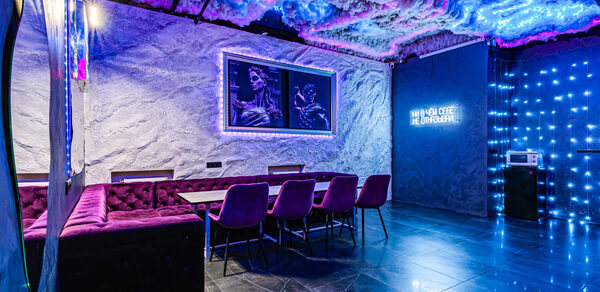 Дизайнерский неоновый лофт