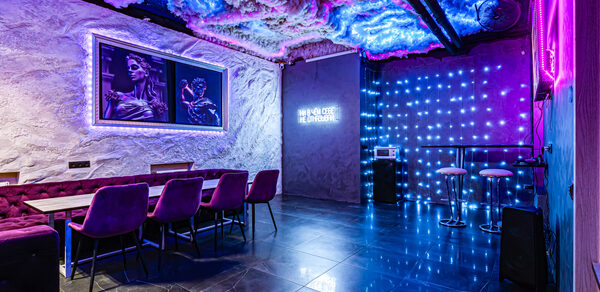 Дизайнерский неоновый лофт