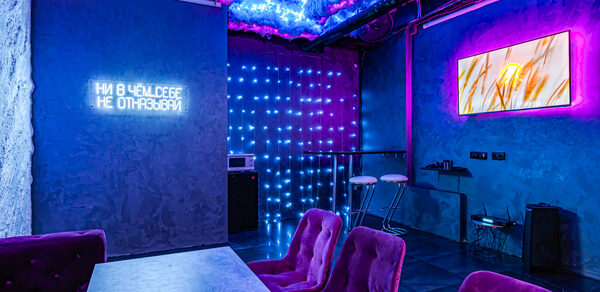 Дизайнерский неоновый лофт