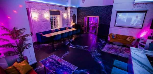 Просторный лофт с верандой и внутренним двориком