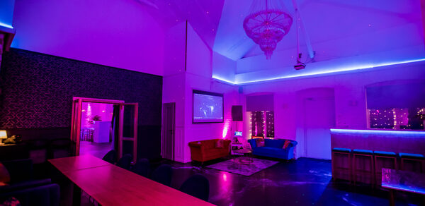 Просторный лофт с верандой и внутренним двориком