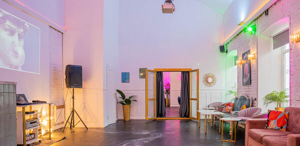 Просторный лофт с верандой и внутренним двориком