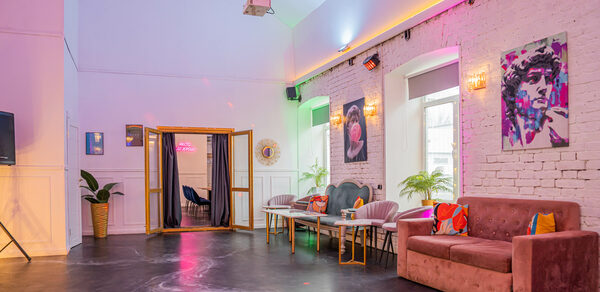 Просторный лофт с верандой и внутренним двориком