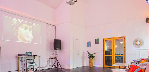 Атмосферное пространство с верандой для любых мероприятий