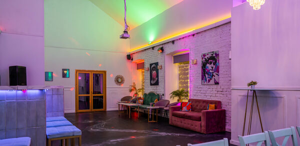 Атмосферное пространство с верандой для любых мероприятий