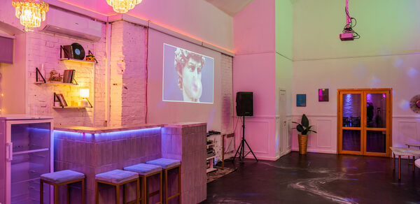 Атмосферное пространство с верандой для любых мероприятий