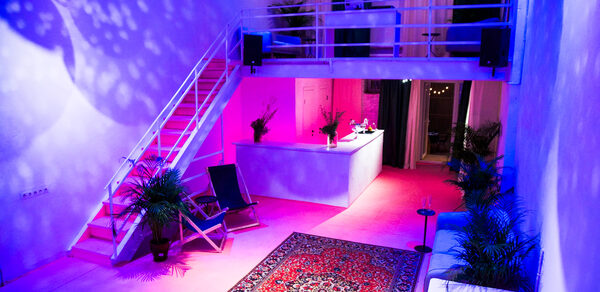 Hall 14. Атмосферный лофт с верандой