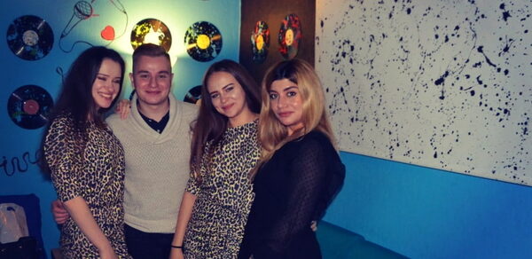 Типичный Питер. Лофт-зал в стиле диско