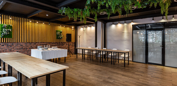 Красочный зал при отеле