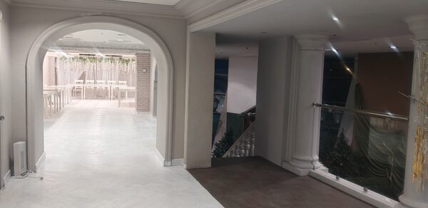 Огромное пространство с фотозонами