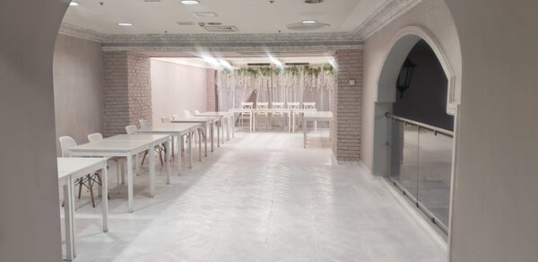 Огромное пространство с фотозонами