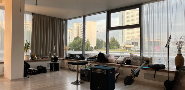 Солнечный белый лофт 