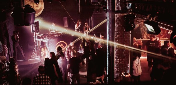 BarFly. Просторный клубный лофт