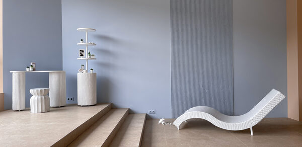 Светлый зал в бежевых тонах