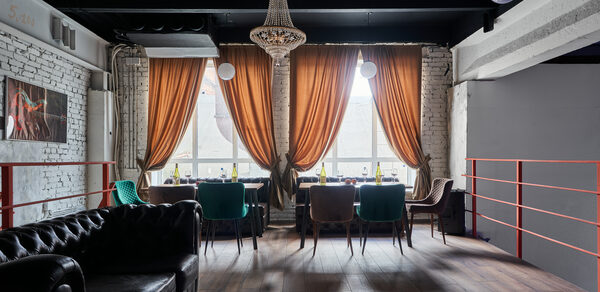 Двухуровневый лофт из белого кирпича