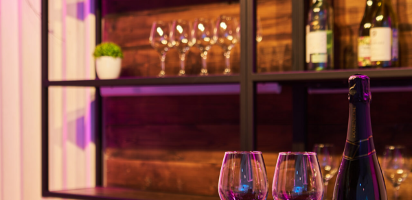 Двухуровневый лофт из белого кирпича