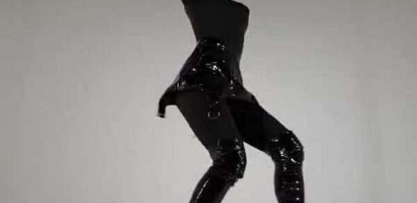 Двухуровневый лофт из белого кирпича