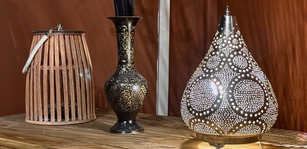 Тёмная комната с проектором