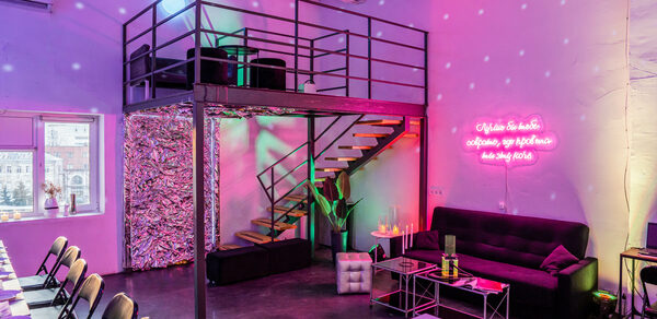 Футуристический двухуровневый лофт