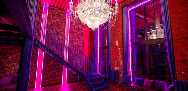 Стильный двухуровневый лофт