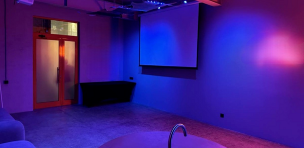 Дизайнерский лофт-зал