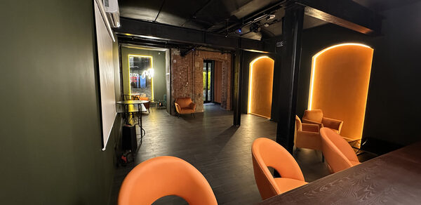 Атмосферный лофт-зал