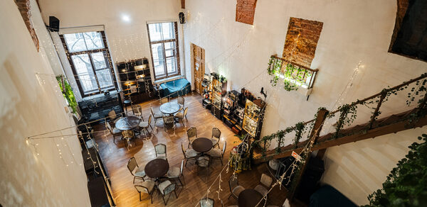 Белый зал в стиле лофт