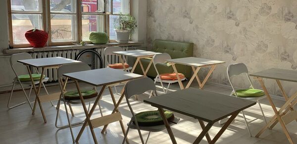 Светлый зал 30 кв. м с естественным светом