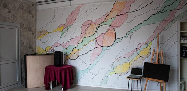 Светлый зал 30 кв. м с естественным светом