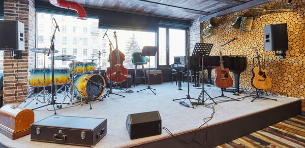 Абракадабра лофт. Лофт-пространство в ретро стиле