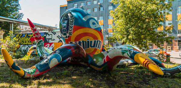 Яркое уличное пространство