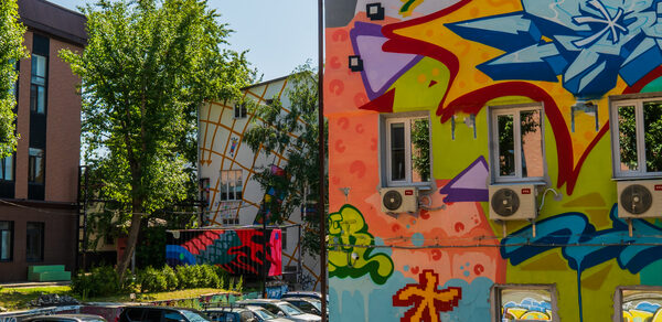Яркое уличное пространство