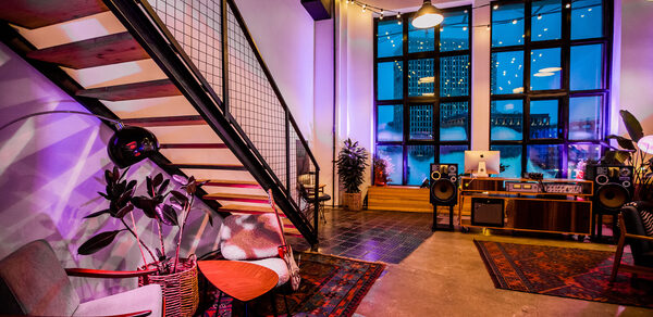 Дизайнерское двухуровневое пространство