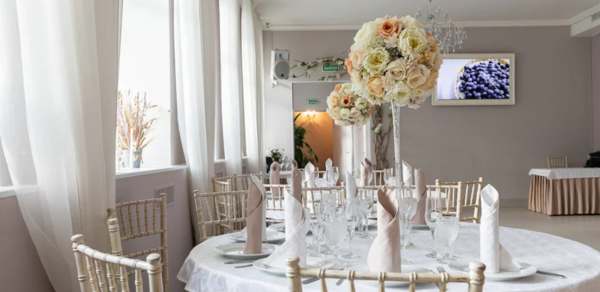 Прованс. Просторный банкетный зал в центре