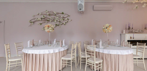 Прованс. Просторный банкетный зал в центре