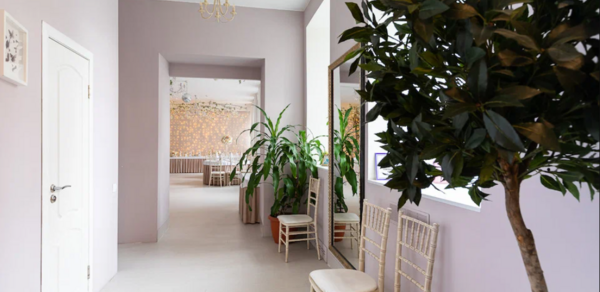 Прованс. Просторный банкетный зал в центре