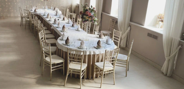 Прованс. Просторный банкетный зал в центре