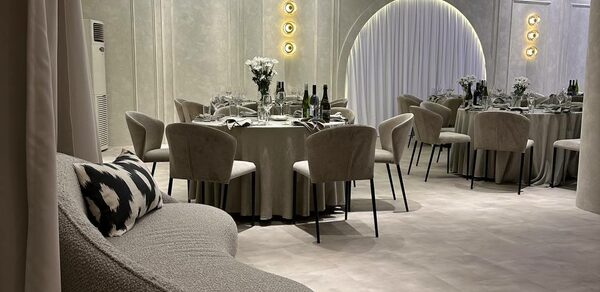 Аманд Холл. Серый банкетный зал