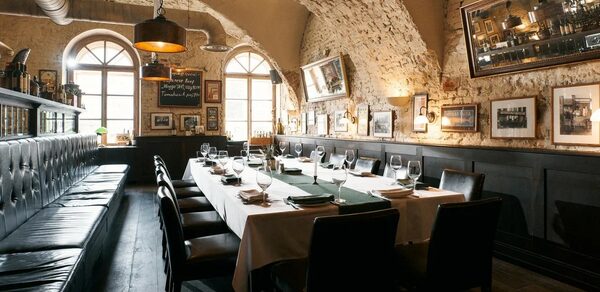 LAMB. Банкетный зал с винным погребом 